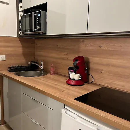 Juan-les-pins 2 Pieces Avec Parking & Proches Des Plages Lägenhet